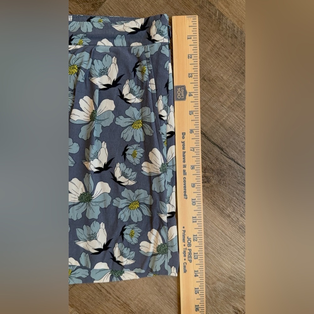 LOFT  Blue Floral Pleated Soft Shorts Size 6 - Picture 12 of 15